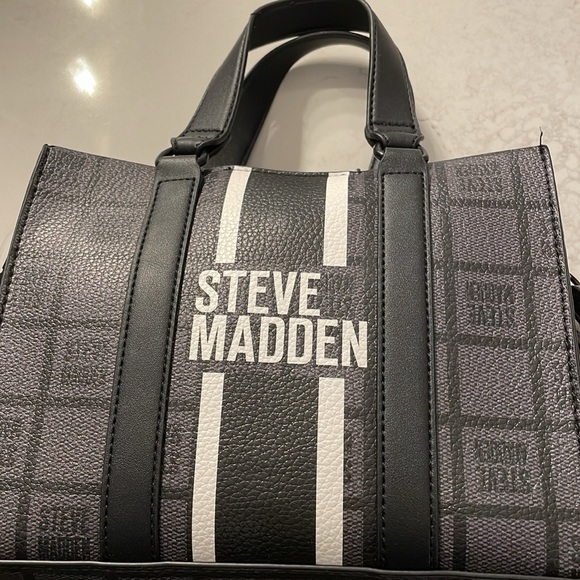 87. Steve Madden Crossbody NWT black, white, grey bag - Picture 4 of 8